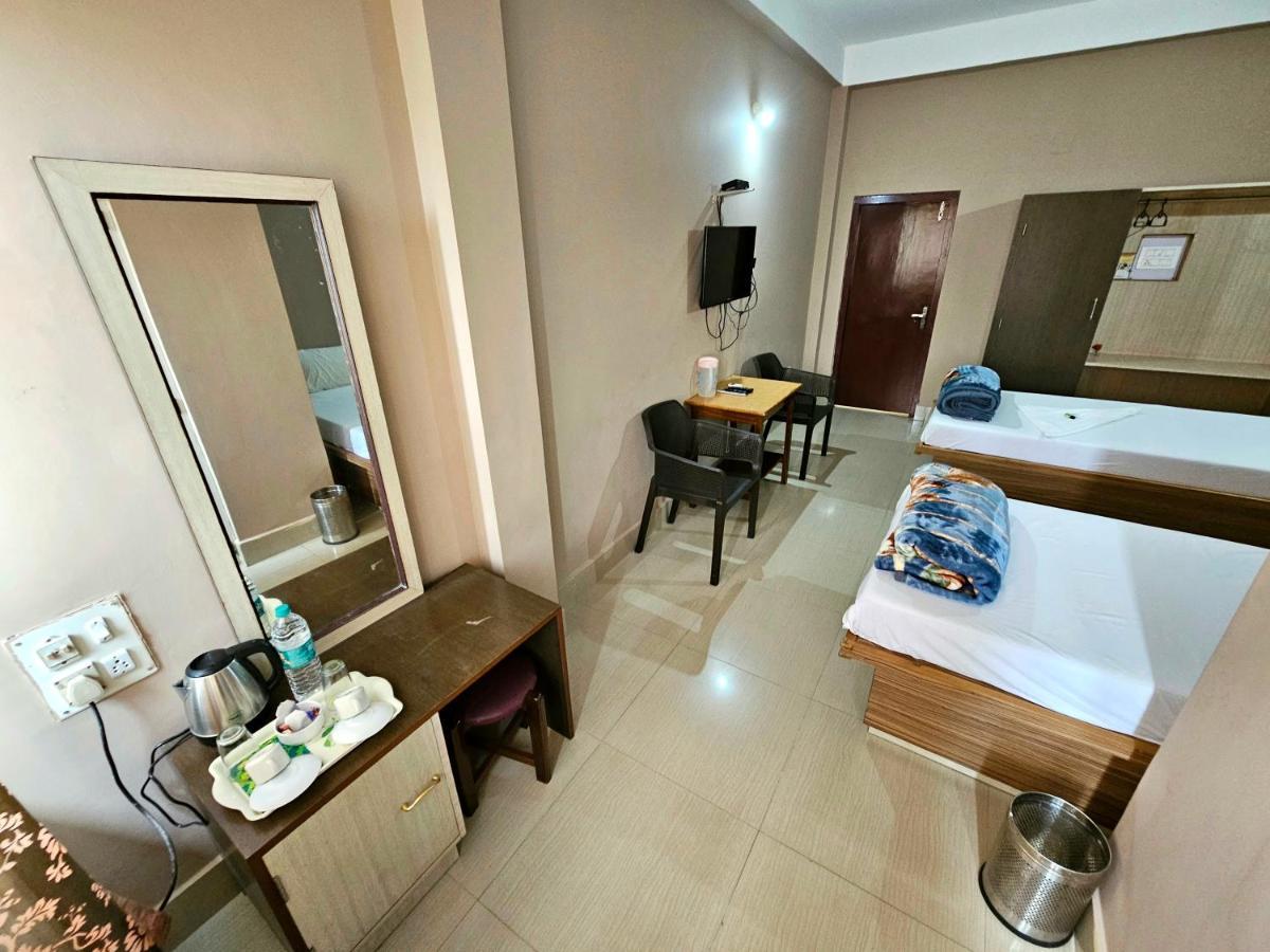 Jorhāt Hotel Rishiraj מראה חיצוני תמונה